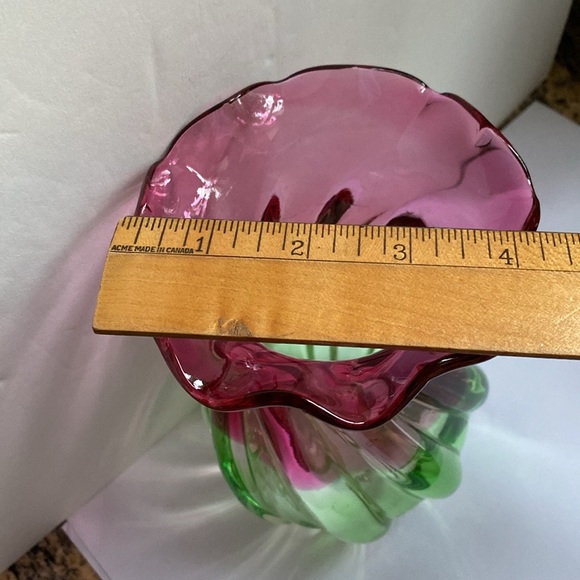 7.5" Hand Blown Swirled Watermelon Optic Glass Murano Style Art Glass V… - Picture 9 of 9